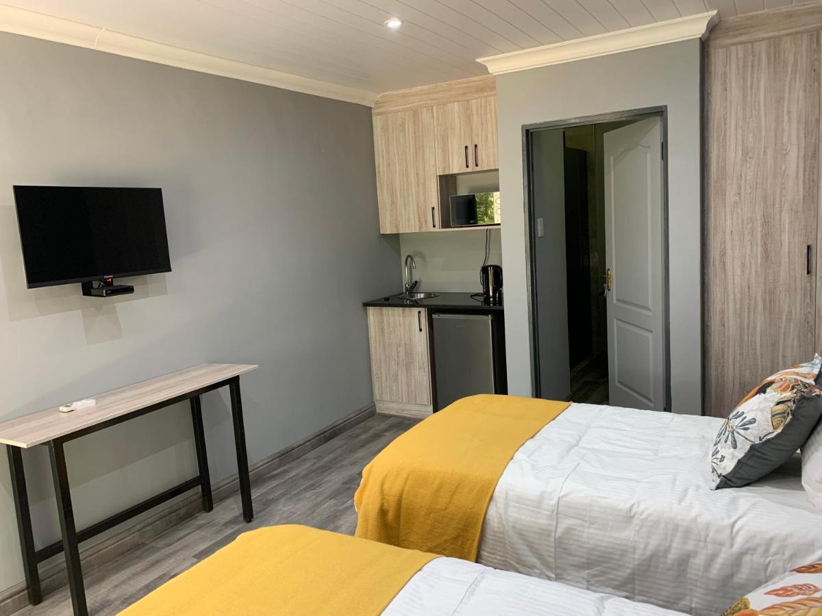 At The River Guest House Kroonstad Εξωτερικό φωτογραφία